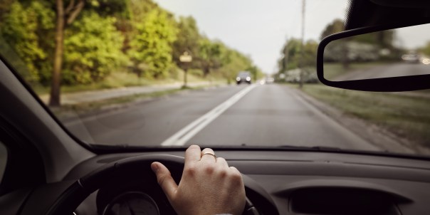 windshield-repair-vs-replacement-insurnace-savings-via-magazineshutterstock_280002122